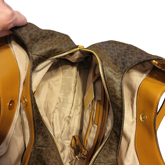 Michael Kors Fulton Large Logo Shoulder Bag NWT - Picture 5 of 9